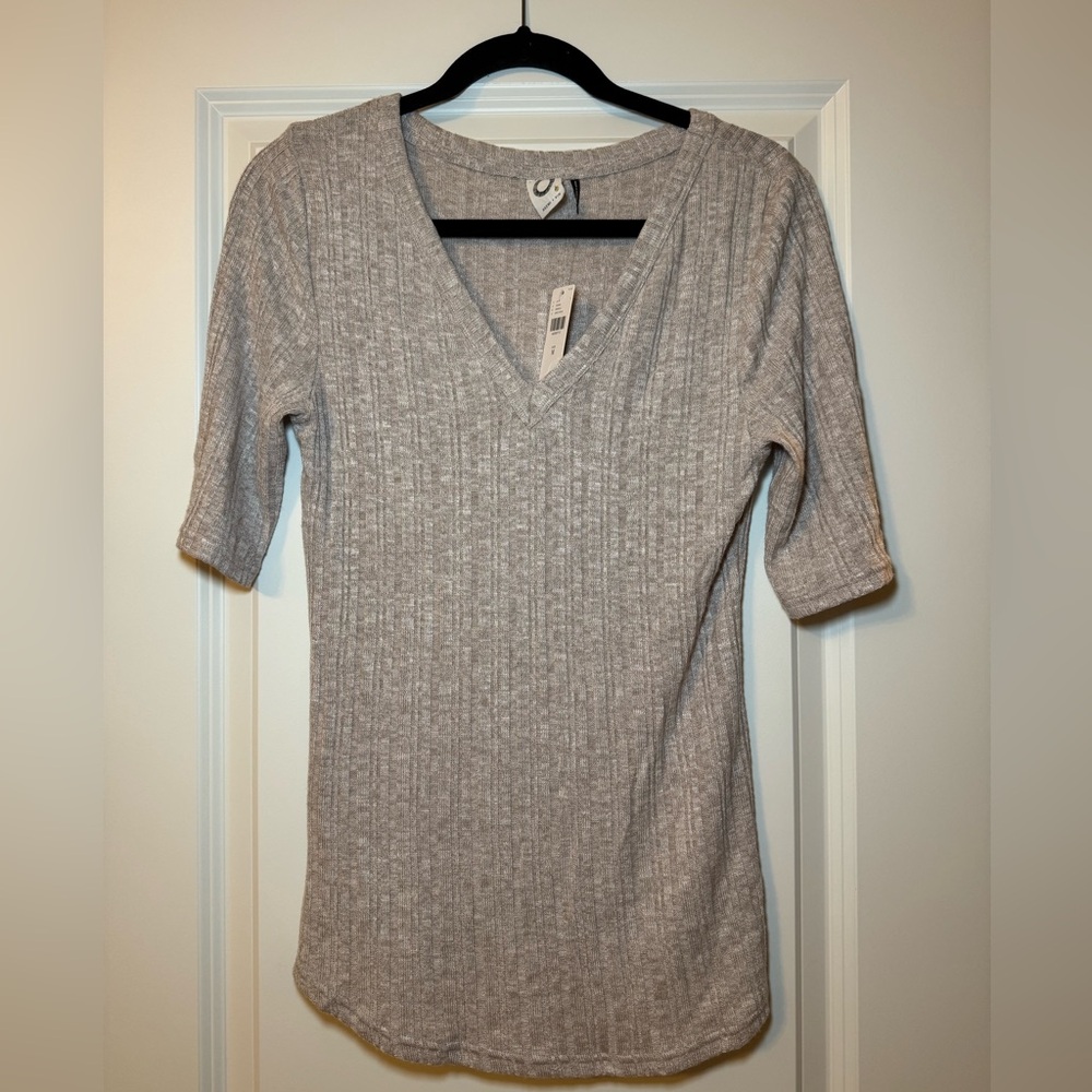 Anthropologie x Akemi + Kin Taupe V-Neck Knit Top
